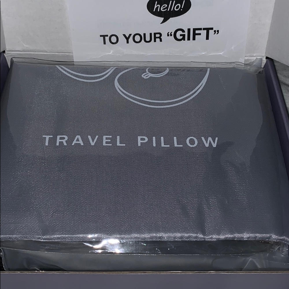 Inflatable travel pillow